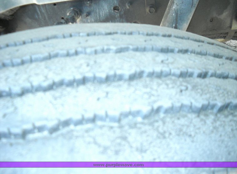 image for item 8102 1991 International 4900 4x2 delivery truck