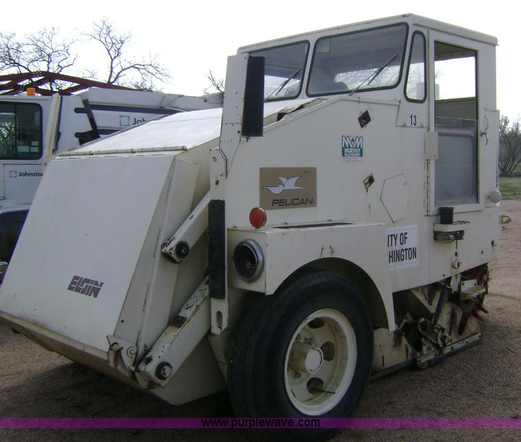 image for item 1000 1985 Elgin street sweeper