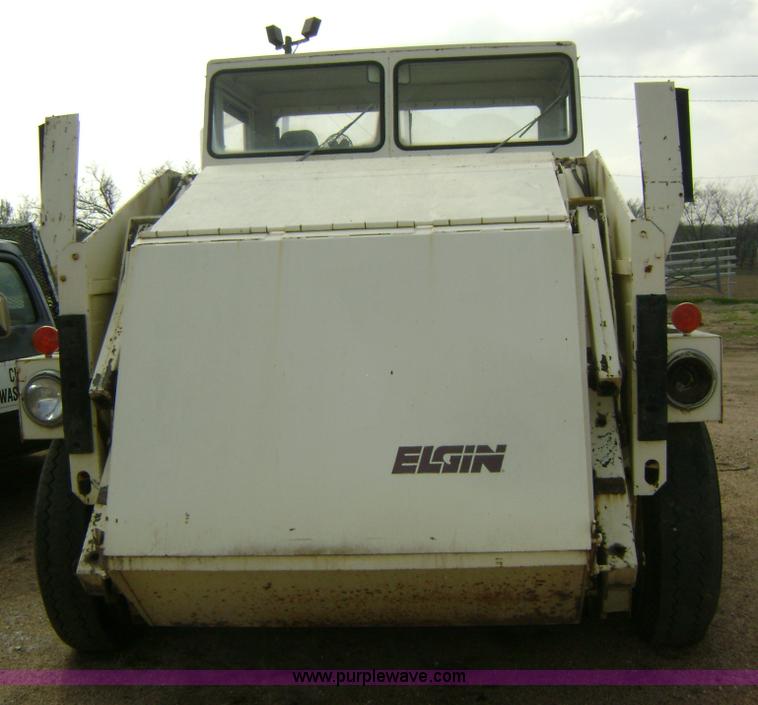 image for item 1000 1985 Elgin street sweeper