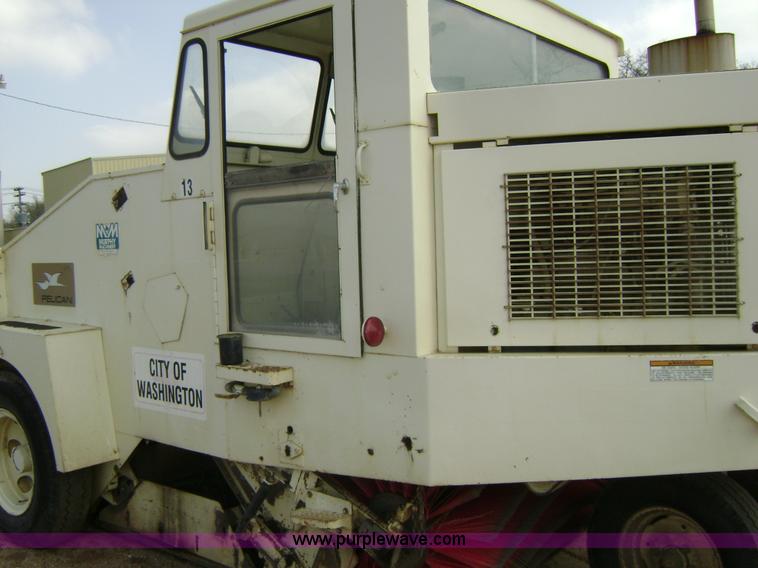 image for item 1000 1985 Elgin street sweeper