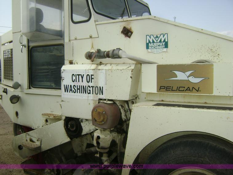 image for item 1000 1985 Elgin street sweeper