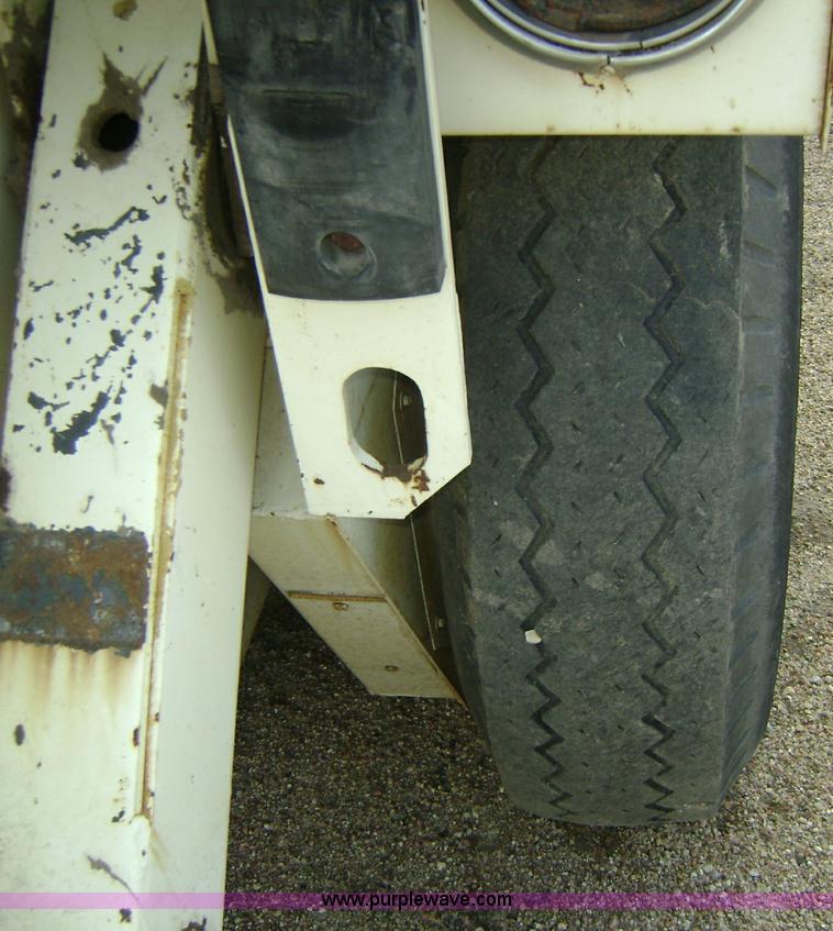 image for item 1000 1985 Elgin street sweeper