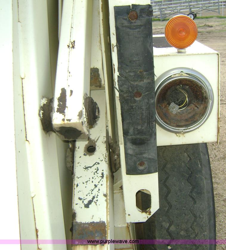 image for item 1000 1985 Elgin street sweeper