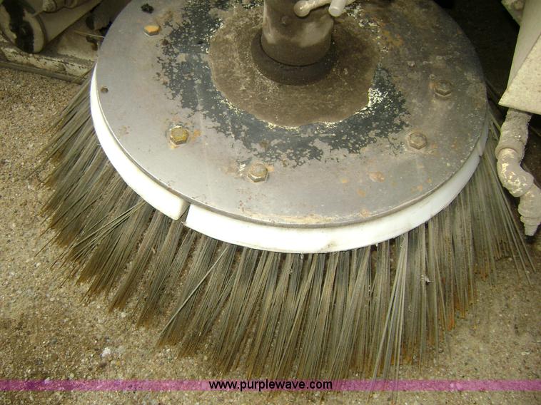 image for item 1000 1985 Elgin street sweeper