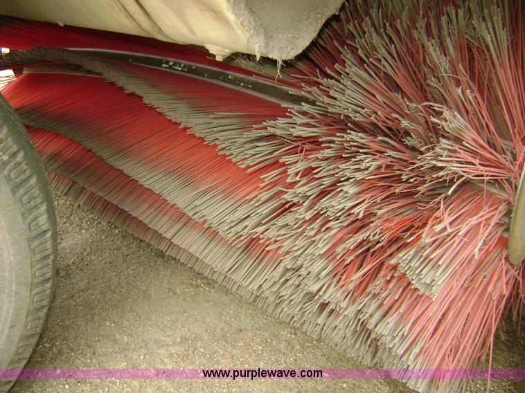 image for item 1000 1985 Elgin street sweeper