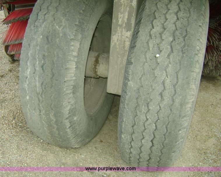 image for item 1000 1985 Elgin street sweeper