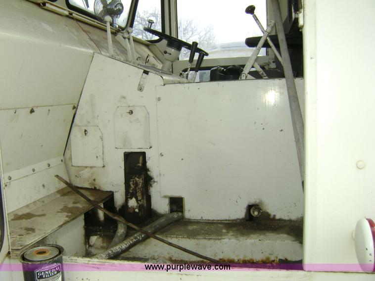 image for item 1000 1985 Elgin street sweeper