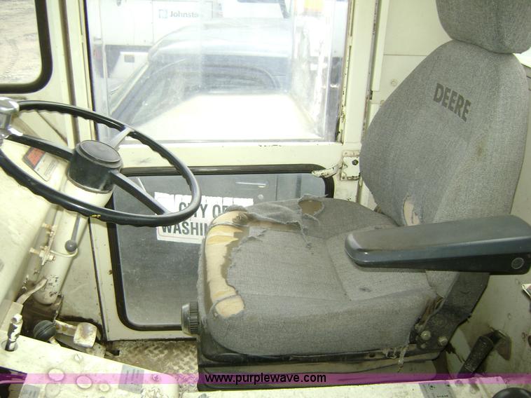 image for item 1000 1985 Elgin street sweeper