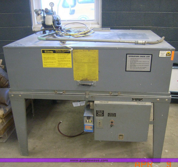 image for item 1010 Scotchlite heat lamp reflective sign applicator