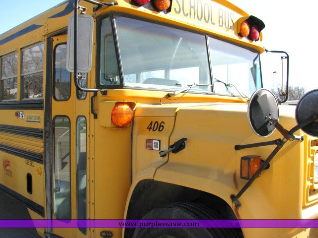 image for item 1436 1989 GMC 80 passenger bus