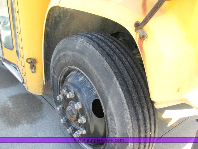 image for item 1436 1989 GMC 80 passenger bus