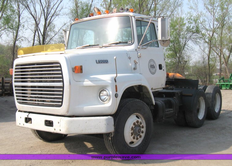 image for item 2181 1991 Ford Conventional LTS9000 semi truck