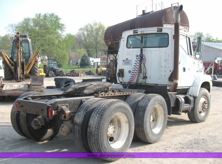 image for item 2181 1991 Ford Conventional LTS9000 semi truck