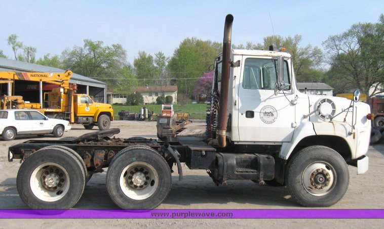 image for item 2181 1991 Ford Conventional LTS9000 semi truck