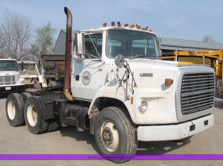 image for item 2181 1991 Ford Conventional LTS9000 semi truck