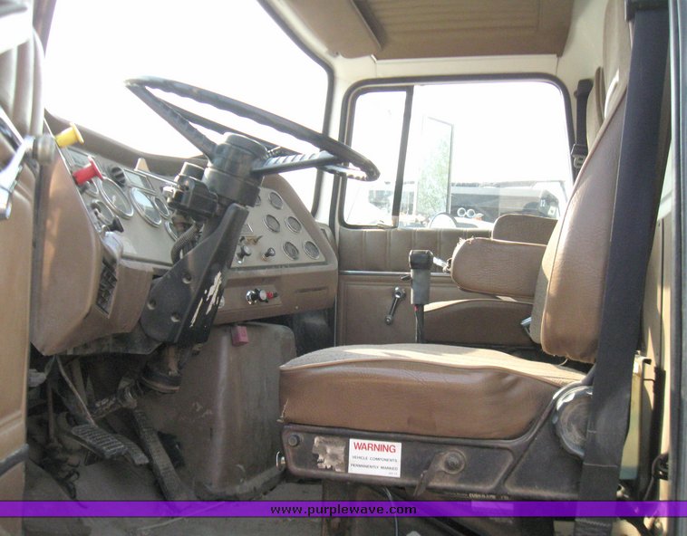 image for item 2181 1991 Ford Conventional LTS9000 semi truck