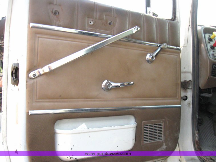 image for item 2181 1991 Ford Conventional LTS9000 semi truck