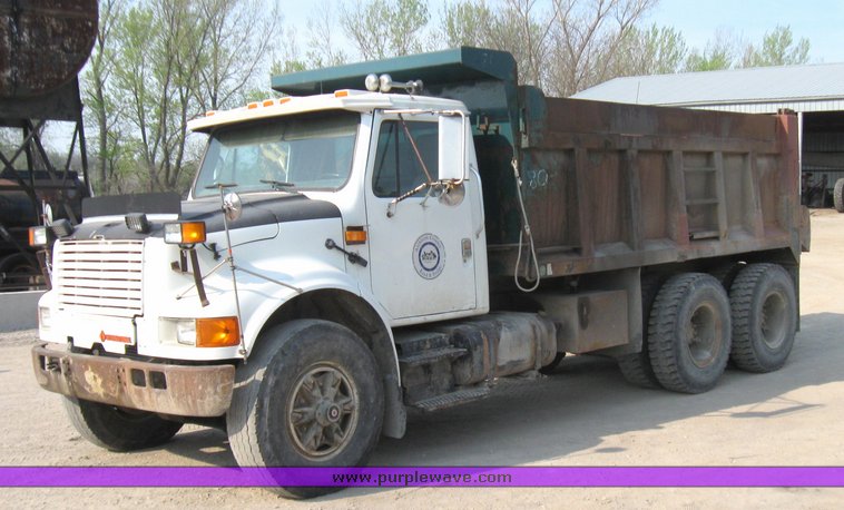 image for item 2182 1991 International Series 4900 dump truck