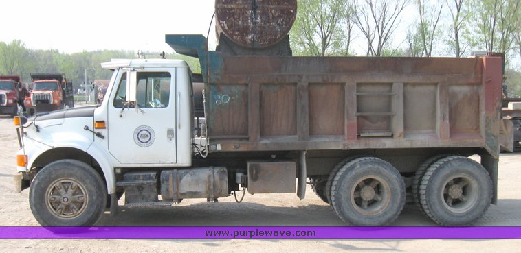 image for item 2182 1991 International Series 4900 dump truck