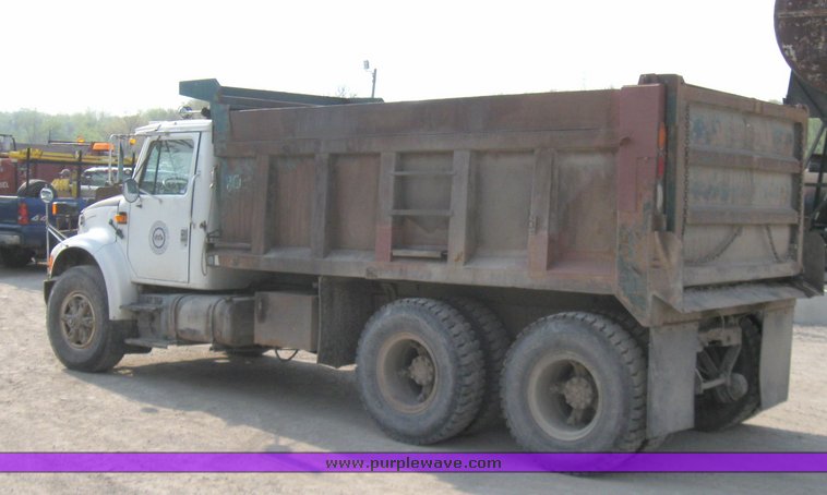 image for item 2182 1991 International Series 4900 dump truck