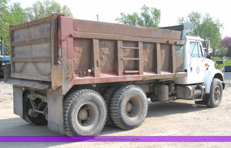 image for item 2182 1991 International Series 4900 dump truck