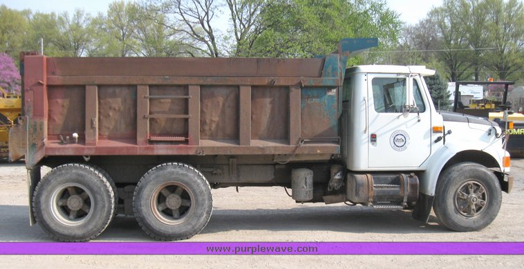 image for item 2182 1991 International Series 4900 dump truck