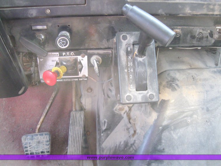 image for item 2182 1991 International Series 4900 dump truck