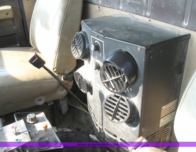 image for item 2182 1991 International Series 4900 dump truck