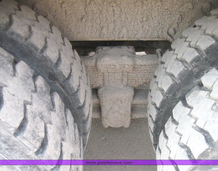 image for item 2182 1991 International Series 4900 dump truck