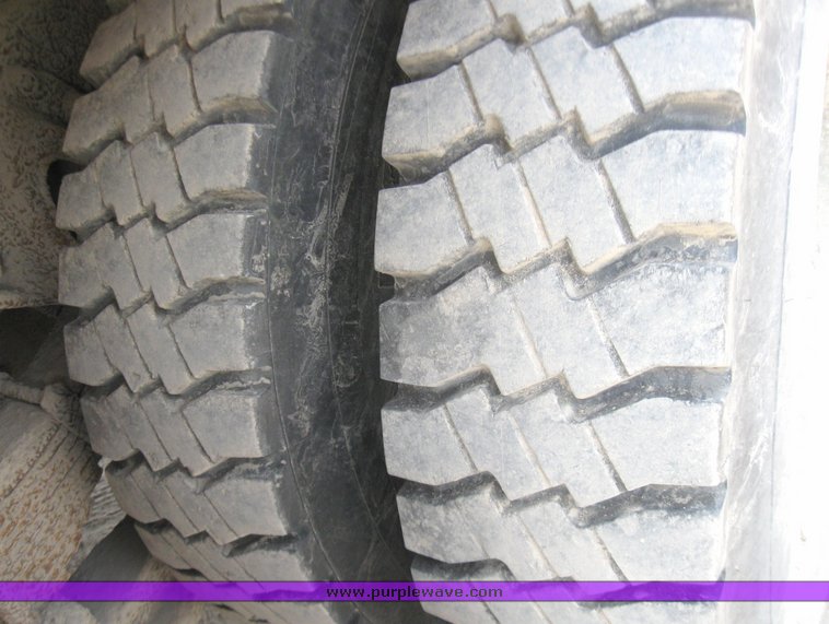 image for item 2182 1991 International Series 4900 dump truck