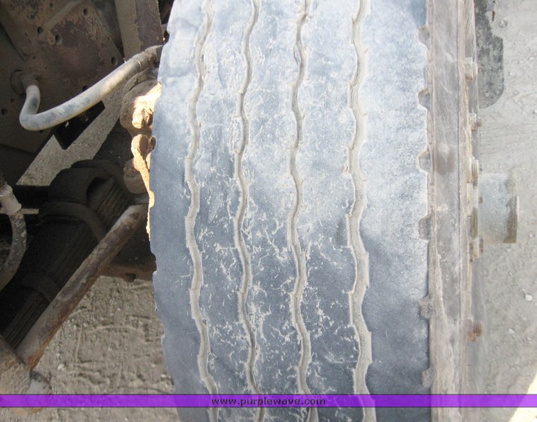 image for item 2182 1991 International Series 4900 dump truck