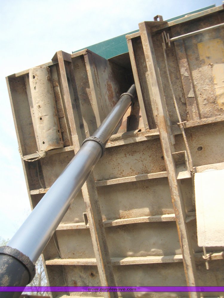 image for item 2182 1991 International Series 4900 dump truck