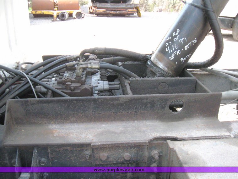 image for item 2182 1991 International Series 4900 dump truck