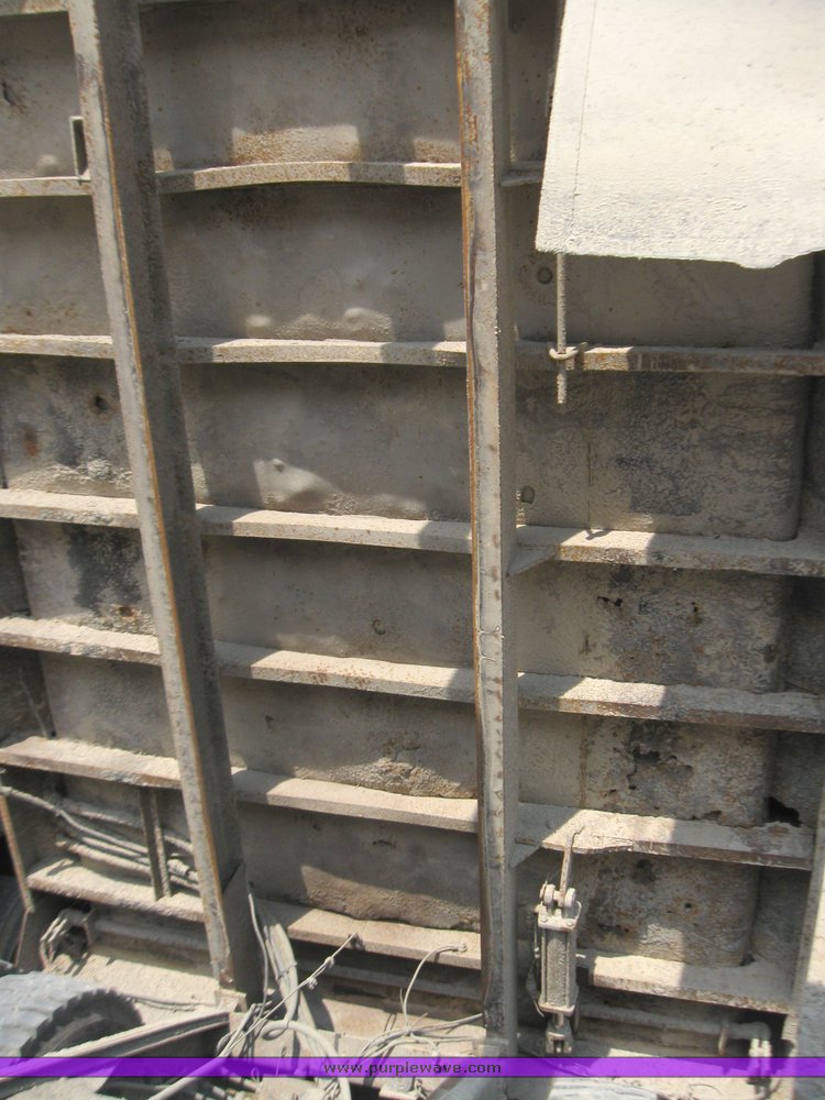 image for item 2182 1991 International Series 4900 dump truck