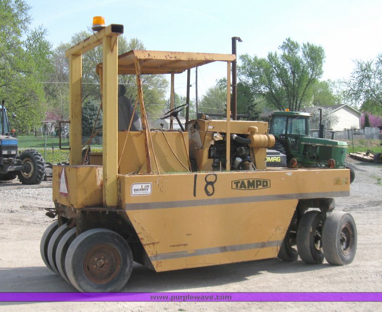 image for item 2184 Tampo SP312 rubber tire roller