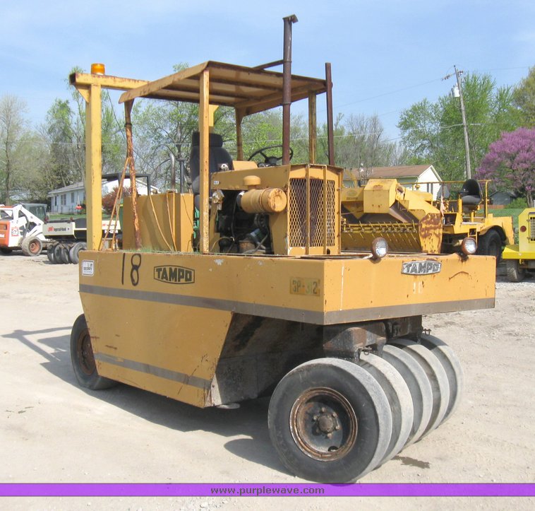 image for item 2184 Tampo SP312 rubber tire roller