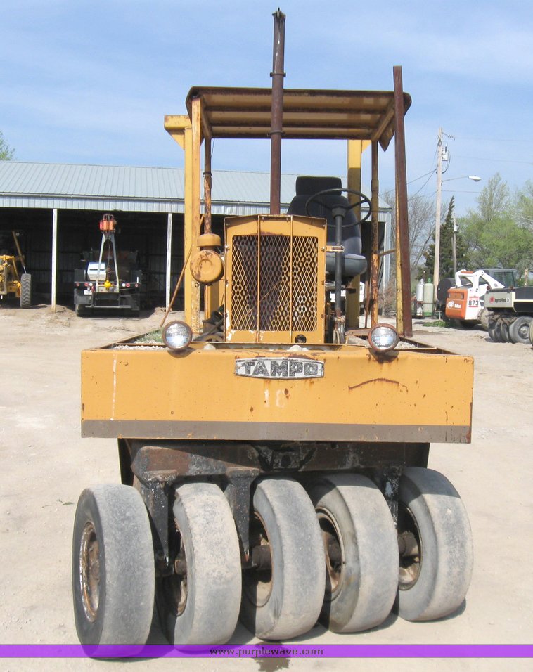 image for item 2184 Tampo SP312 rubber tire roller