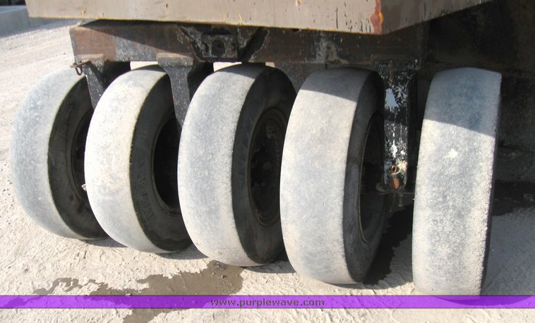 image for item 2184 Tampo SP312 rubber tire roller