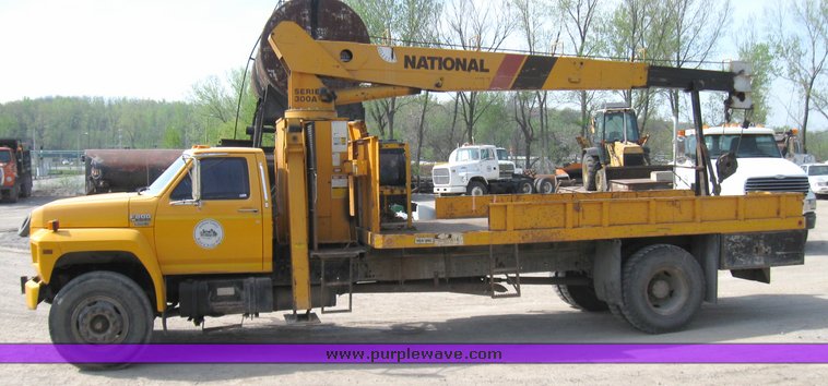 image for item 2185 1987 Ford F800F boom truck