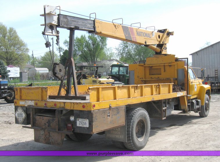 image for item 2185 1987 Ford F800F boom truck