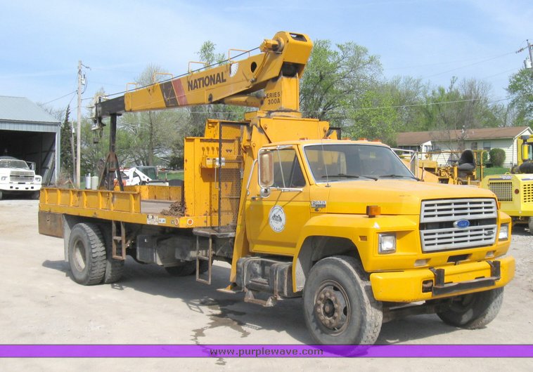 image for item 2185 1987 Ford F800F boom truck