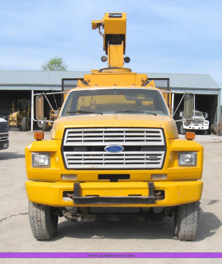 image for item 2185 1987 Ford F800F boom truck