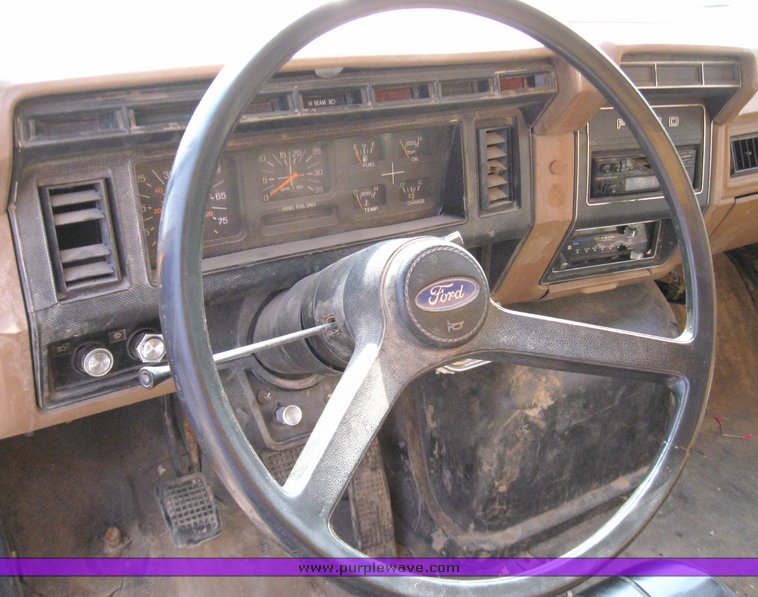 image for item 2185 1987 Ford F800F boom truck