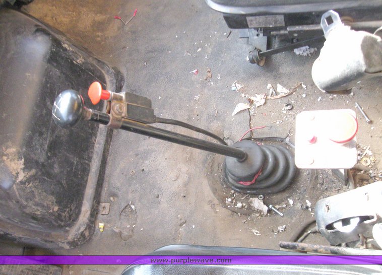 image for item 2185 1987 Ford F800F boom truck