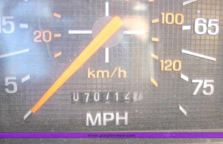 image for item 2185 1987 Ford F800F boom truck