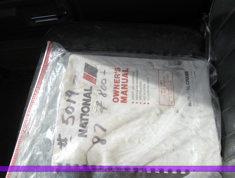 image for item 2185 1987 Ford F800F boom truck