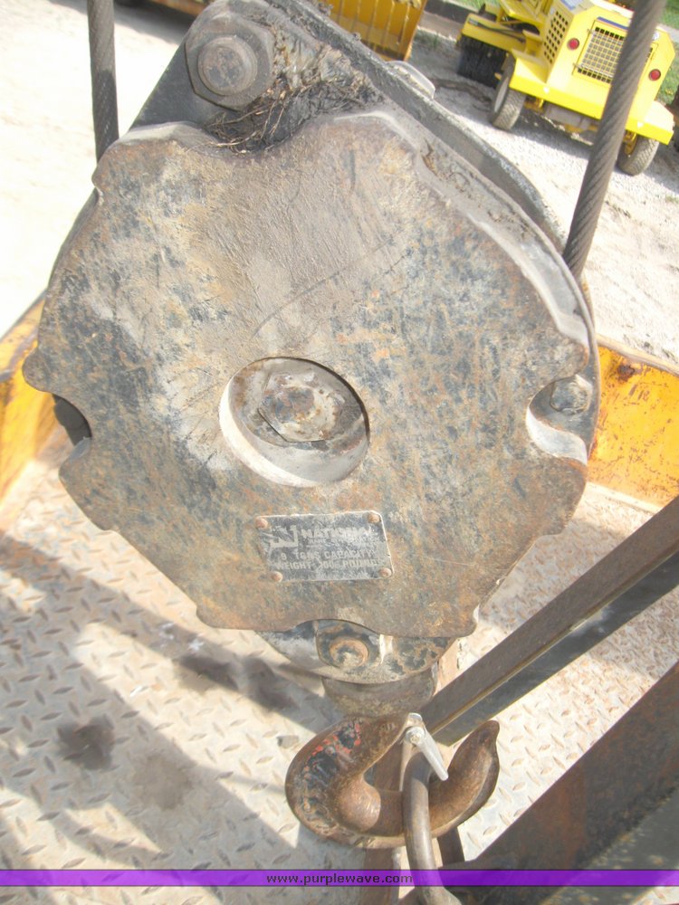 image for item 2185 1987 Ford F800F boom truck