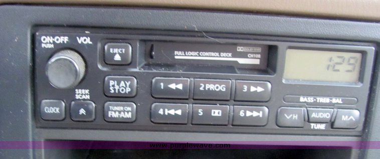 image for item 3065 2000 Nissan Frontier XE extended cap truck