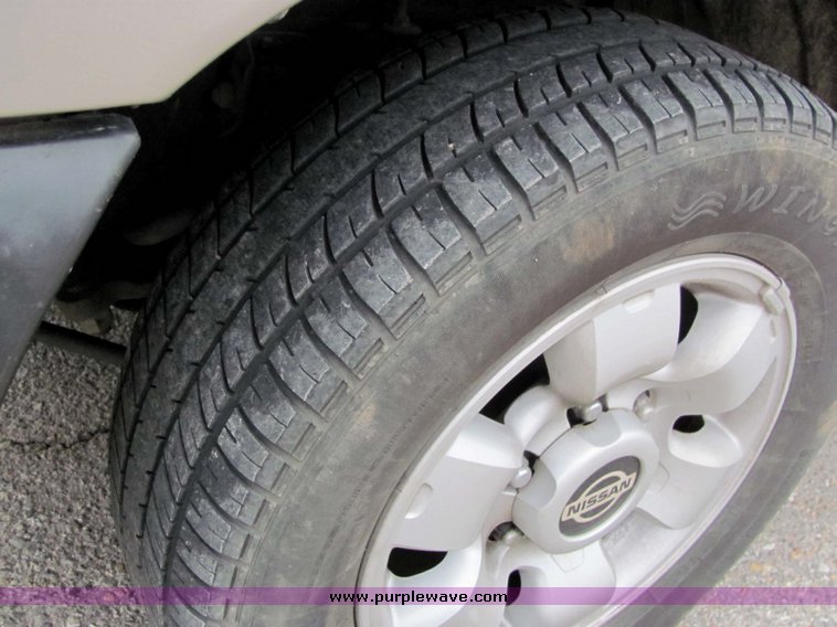 image for item 3065 2000 Nissan Frontier XE extended cap truck