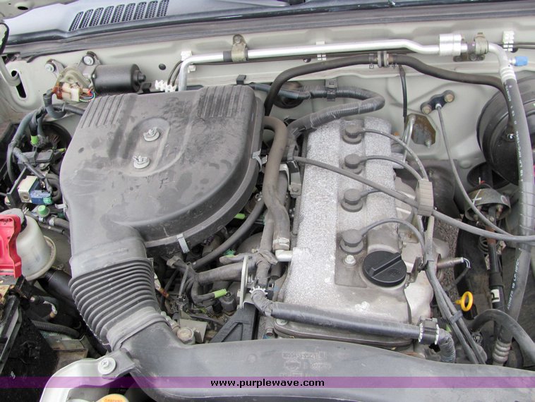 image for item 3065 2000 Nissan Frontier XE extended cap truck